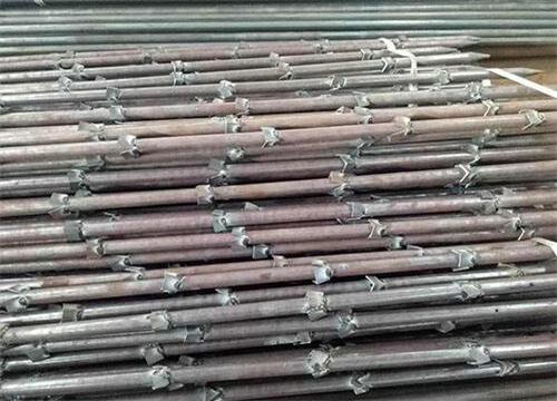 西吉隧道钢花管